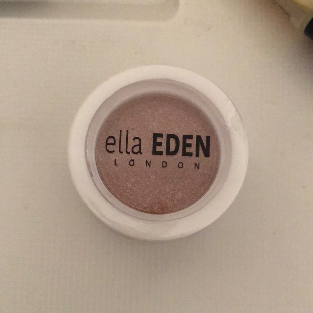 Ella Eden eye shadow